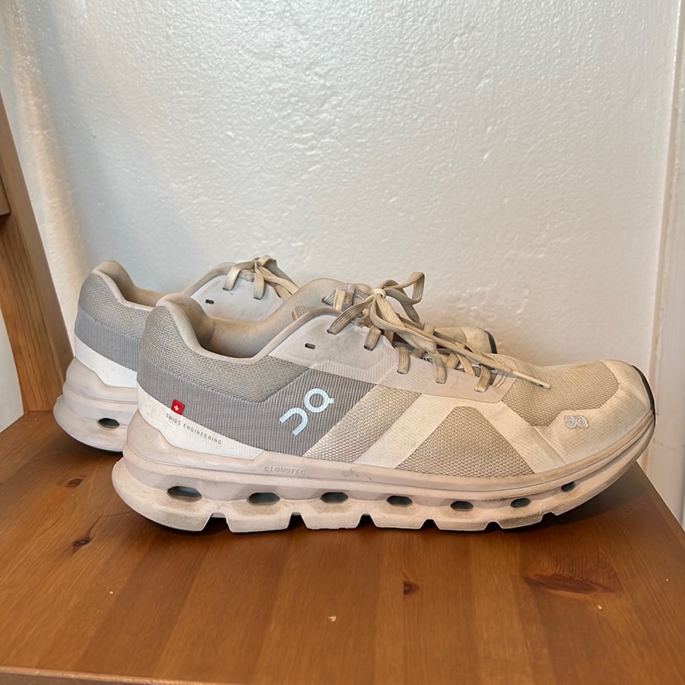 On Cloudrunner Womens size 9.5